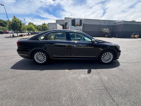 Used 2017 Volkswagen Passat 1.8T SE FWD image 8