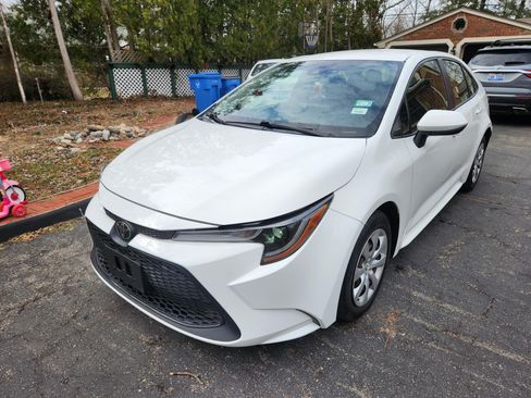 Used 2020 Toyota Corolla LE image 1