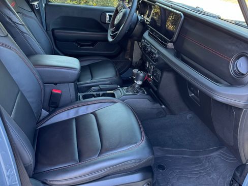 Used 2024 Jeep Wrangler Unlimited Rubicon AWD/4WD image 22