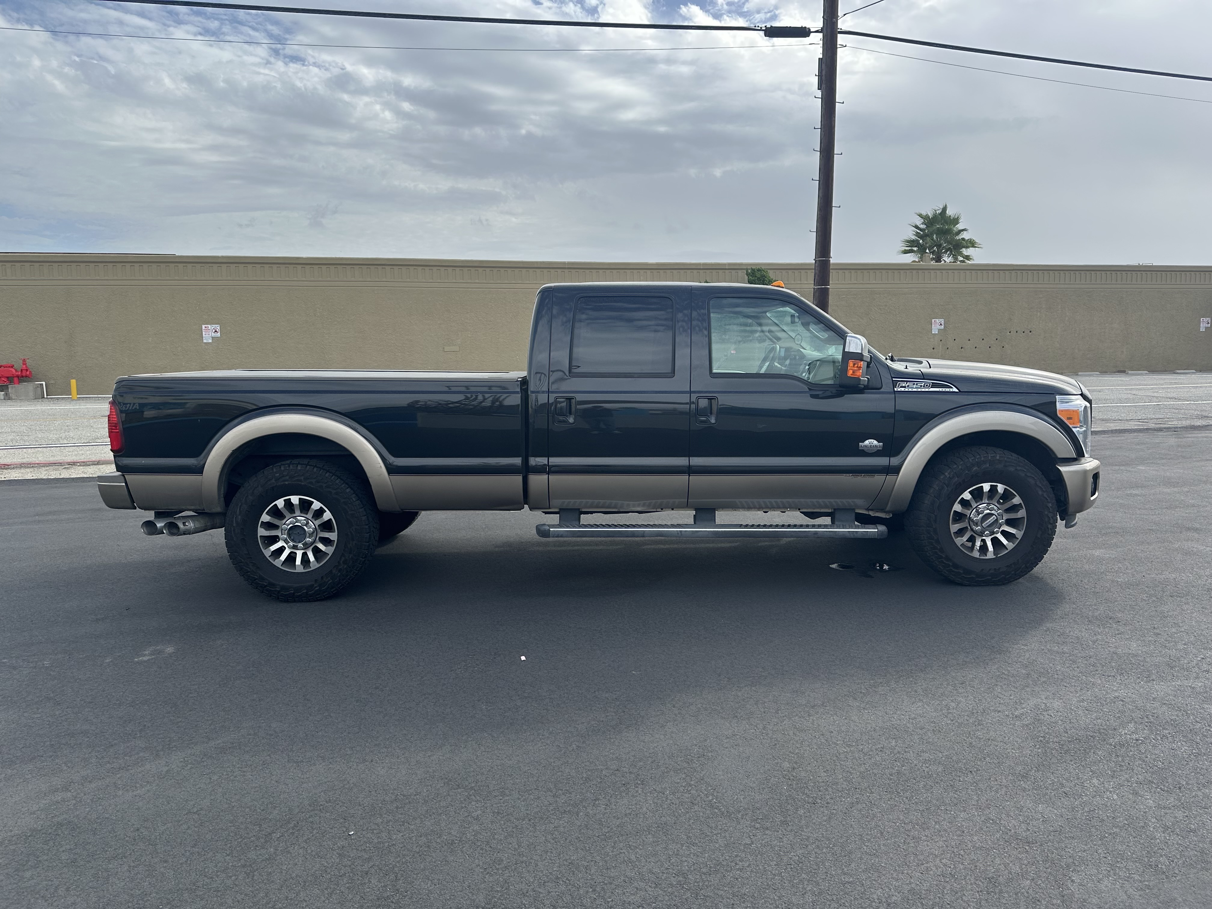 Used 2011 Ford F250 King Ranch w/ King Ranch w/Chrome Pkg RWD image 5