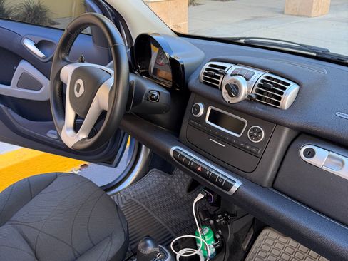 Used 2011 smart fortwo passion RWD image 11