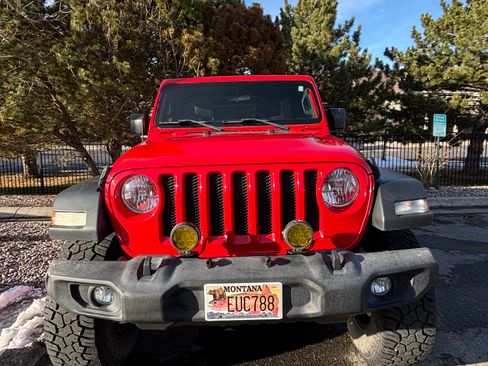 Used 2018 Jeep Wrangler Unlimited Sport S AWD/4WD image 2