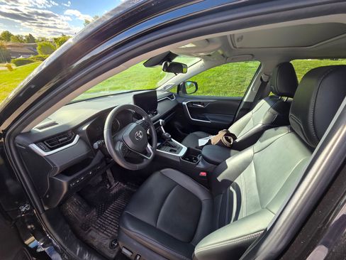 Used 2023 Toyota RAV4 XLE Premium AWD/4WD image 8