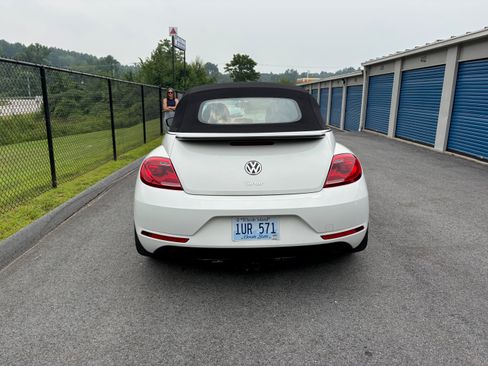 Used 2013 Volkswagen Beetle 2.0T FWD image 9