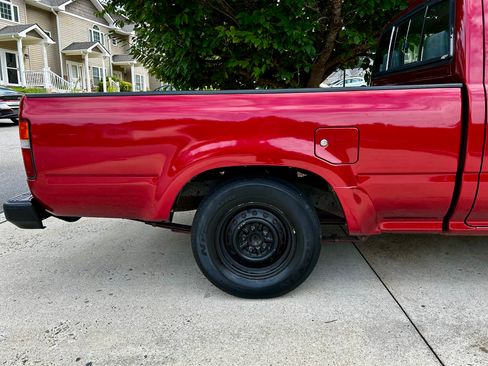 Used 1994 Toyota Pickup 2WD Regular Cab image 5