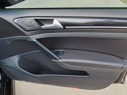 Used 2016 Volkswagen Golf 4-Door image 18