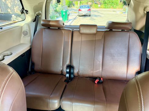 Used 2016 Toyota Sienna Limited Premium FWD image 15
