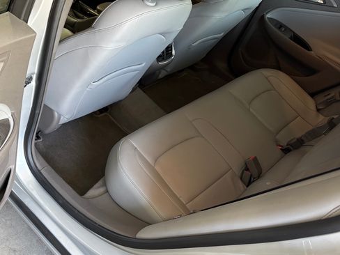 Used 2016 Chevrolet Malibu Hybrid w/ Leather Package FWD image 9