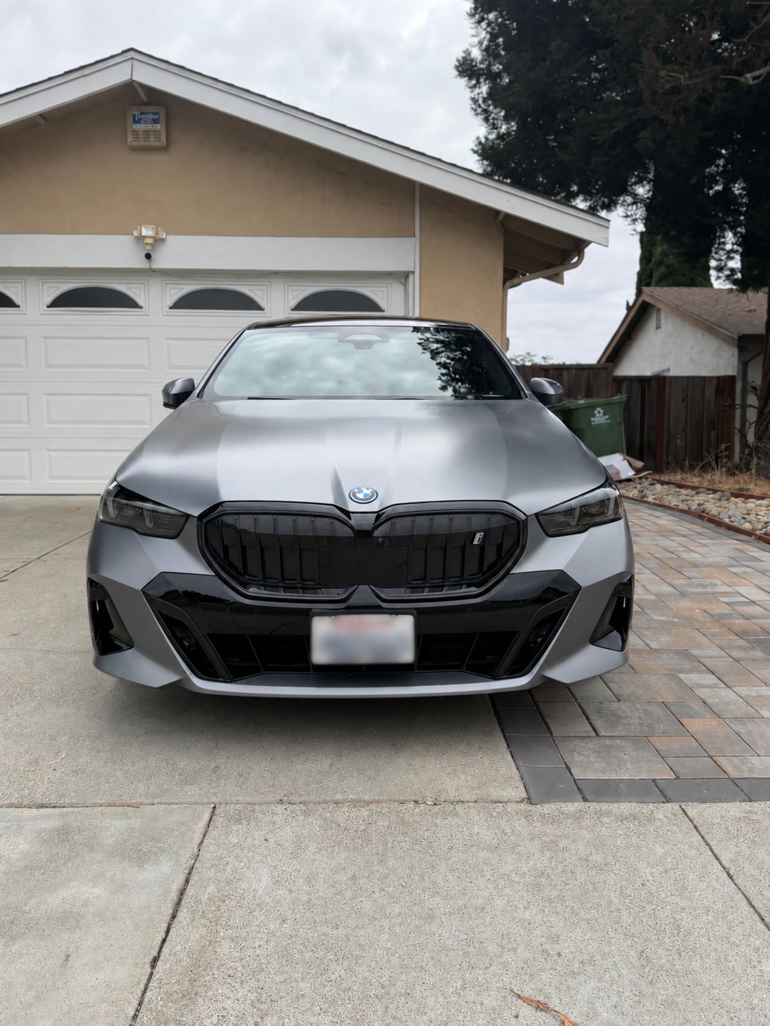 Used 2024 BMW i5 eDrive40i w/ M Sport Package RWD image 2