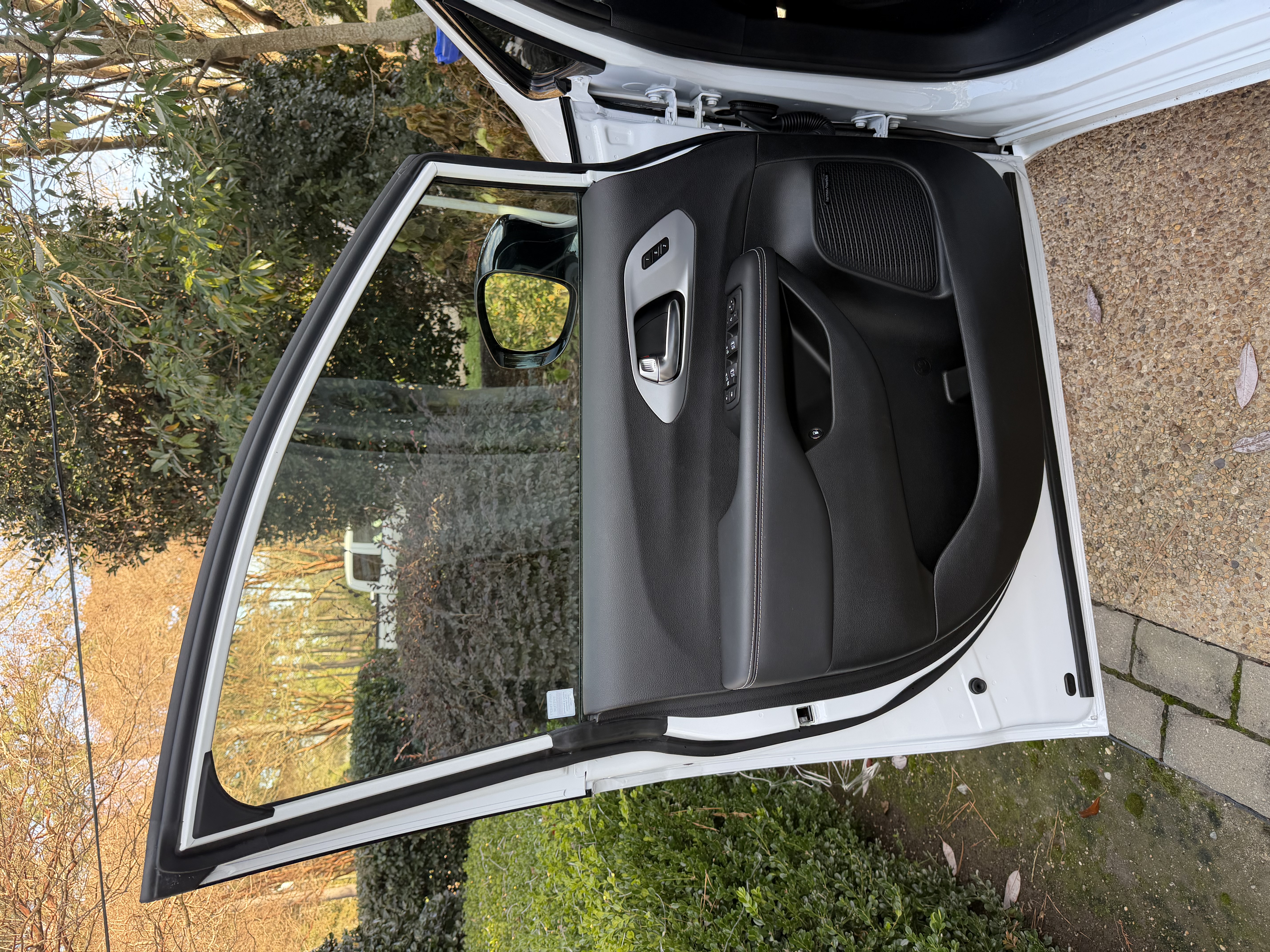 Used 2025 Chrysler Pacifica Premium FWD image 8