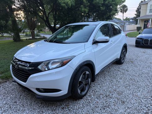 Used 2018 Honda HR-V EX image 1