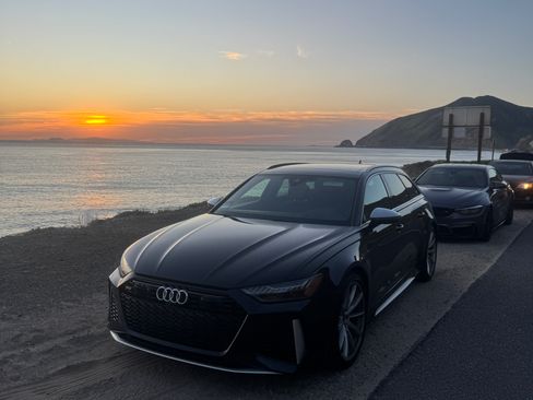 Used 2022 Audi RS 6 w/ Executive Package AWD/4WD image 2