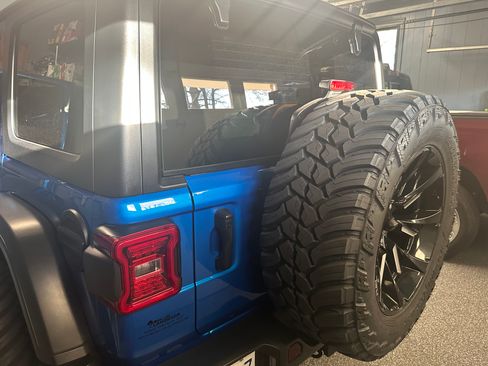 Used 2024 Jeep Wrangler Unlimited Rubicon w/ Convenience Group image 6