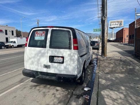 Used 2011 Chevrolet Express 2500 image 5