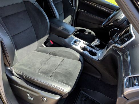 Used 2018 Jeep Grand Cherokee SRT AWD/4WD image 16