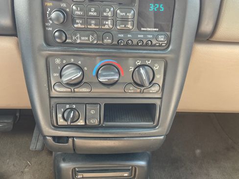 Used 1999 Chevrolet Venture Extended w/ Preferred Equipment Group 2 image 13