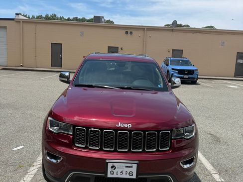 Used 2018 Jeep Grand Cherokee Limited AWD/4WD image 4