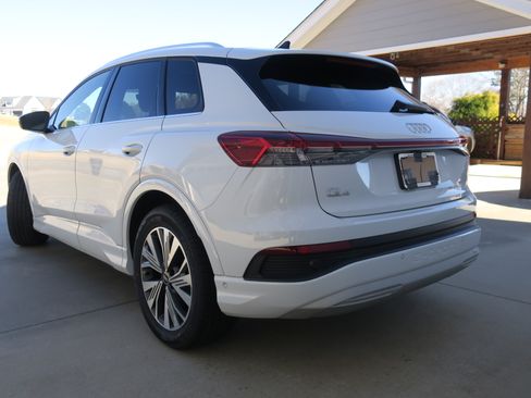 Used 2023 Audi Q4 e-tron Premium Plus w/ Premium Plus image 4