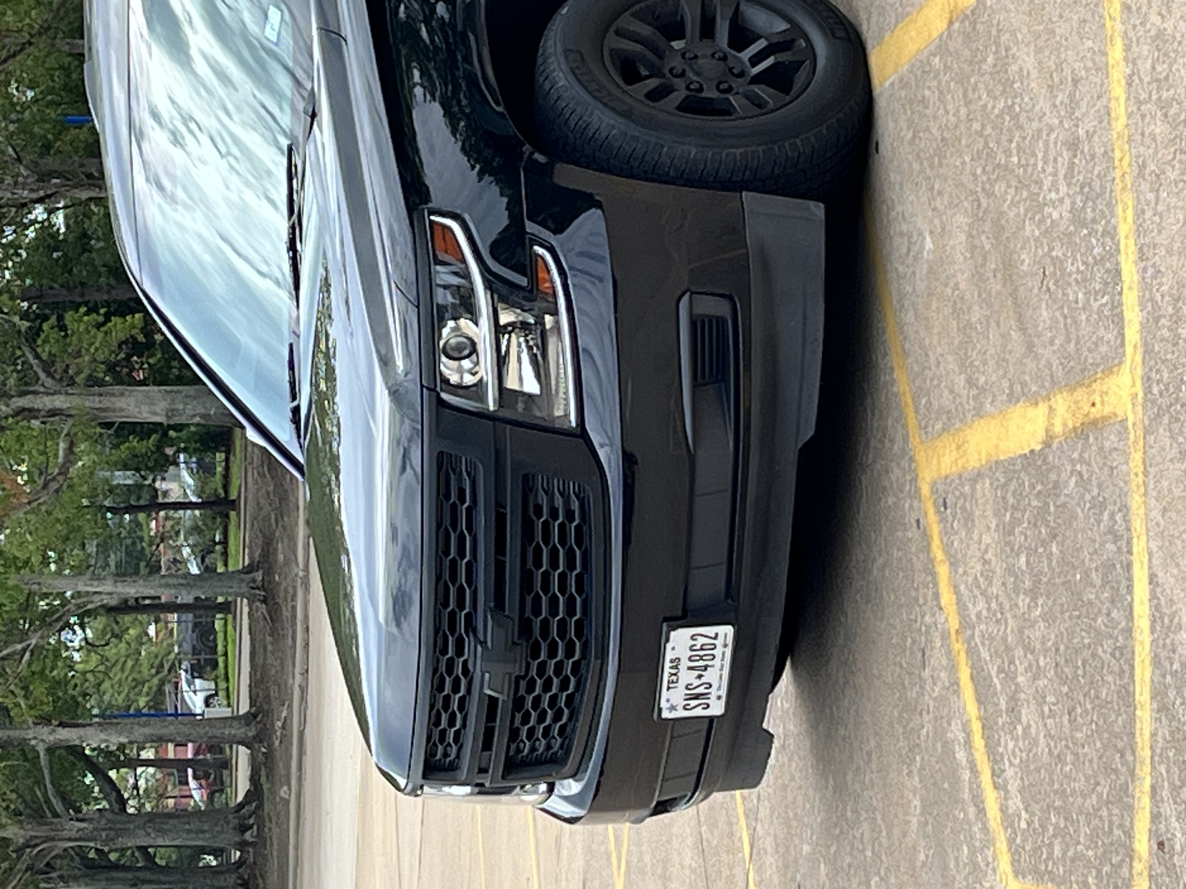 Used 2017 Chevrolet Suburban LT RWD image 4