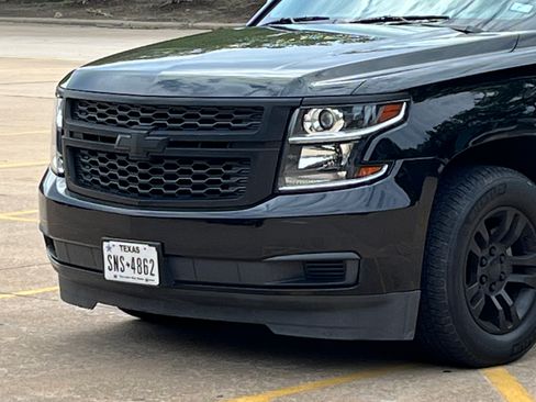 Used 2017 Chevrolet Suburban LT RWD image 4