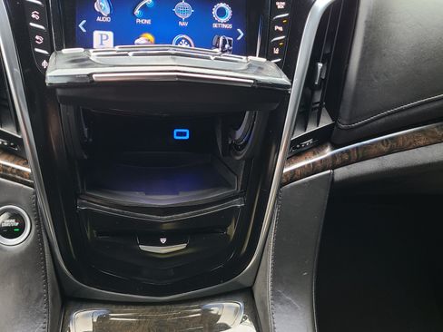 Used 2015 Cadillac Escalade Platinum AWD/4WD image 13