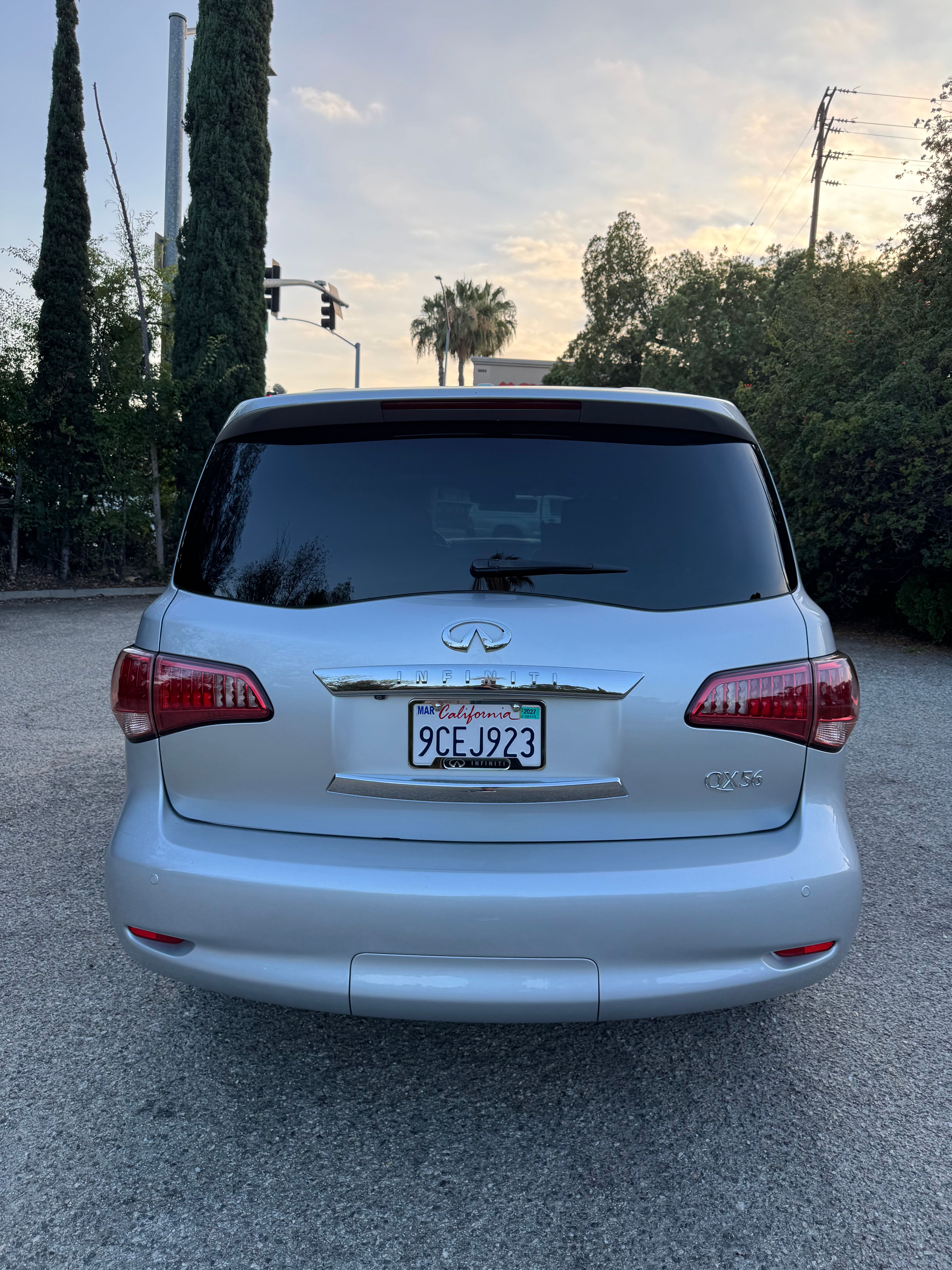 Used 2011 INFINITI QX56 2WD w/ Deluxe Touring Pkg image 13