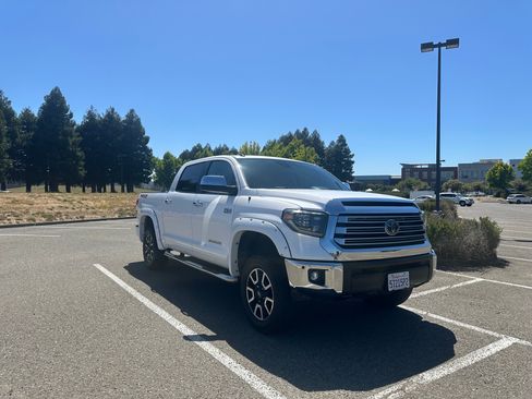 Used 2019 Toyota Tundra Limited w/ Limited Premium Package AWD/4WD image 10