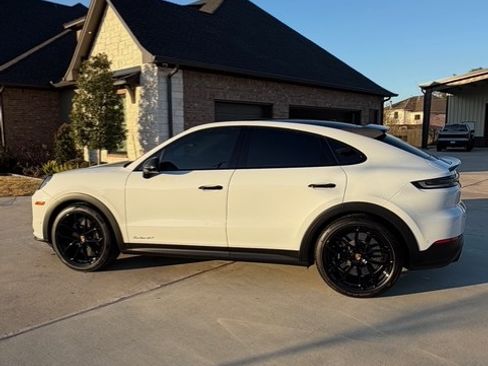 Used 2024 Porsche Cayenne Turbo GT image 1