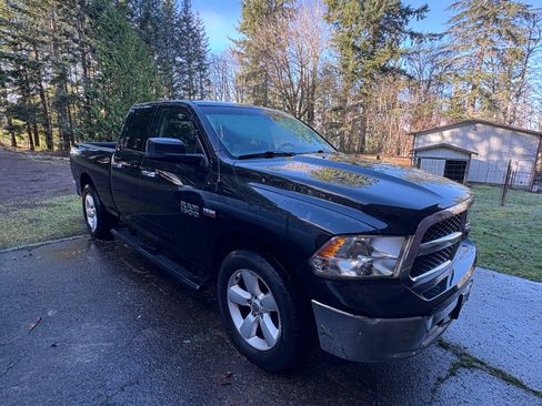 Used 2017 RAM 1500 Classic SLT image 1