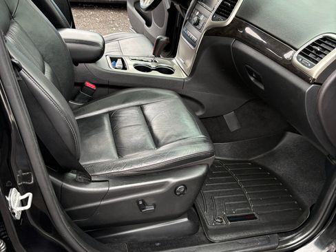 Used 2013 Jeep Grand Cherokee Laredo AWD/4WD image 15