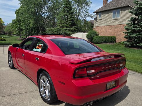 Used 2012 Dodge Charger SXT w/ Sport Appearance Group RWD image 2