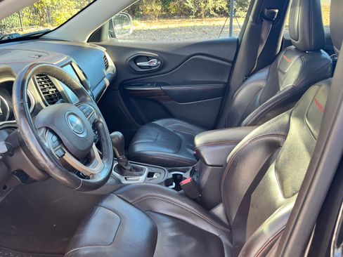 Used 2014 Jeep Cherokee Trailhawk w/ Comfort/Convenience Group image 9