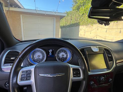 Used 2013 Chrysler 300 image 5