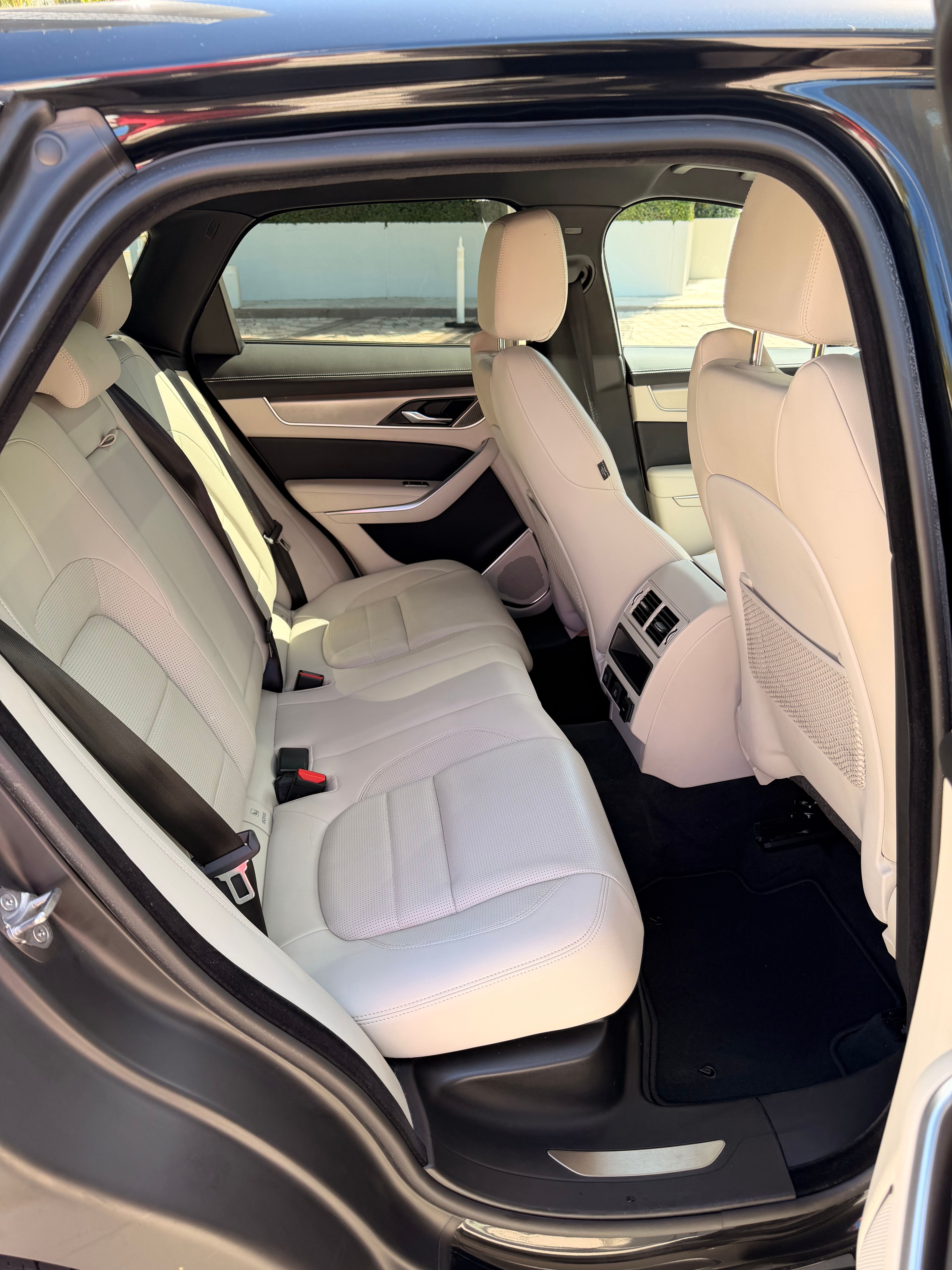 Used 2025 Jaguar F-PACE R-Dynamic S AWD/4WD image 10