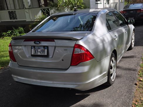Used 2010 Ford Fusion SE FWD image 4