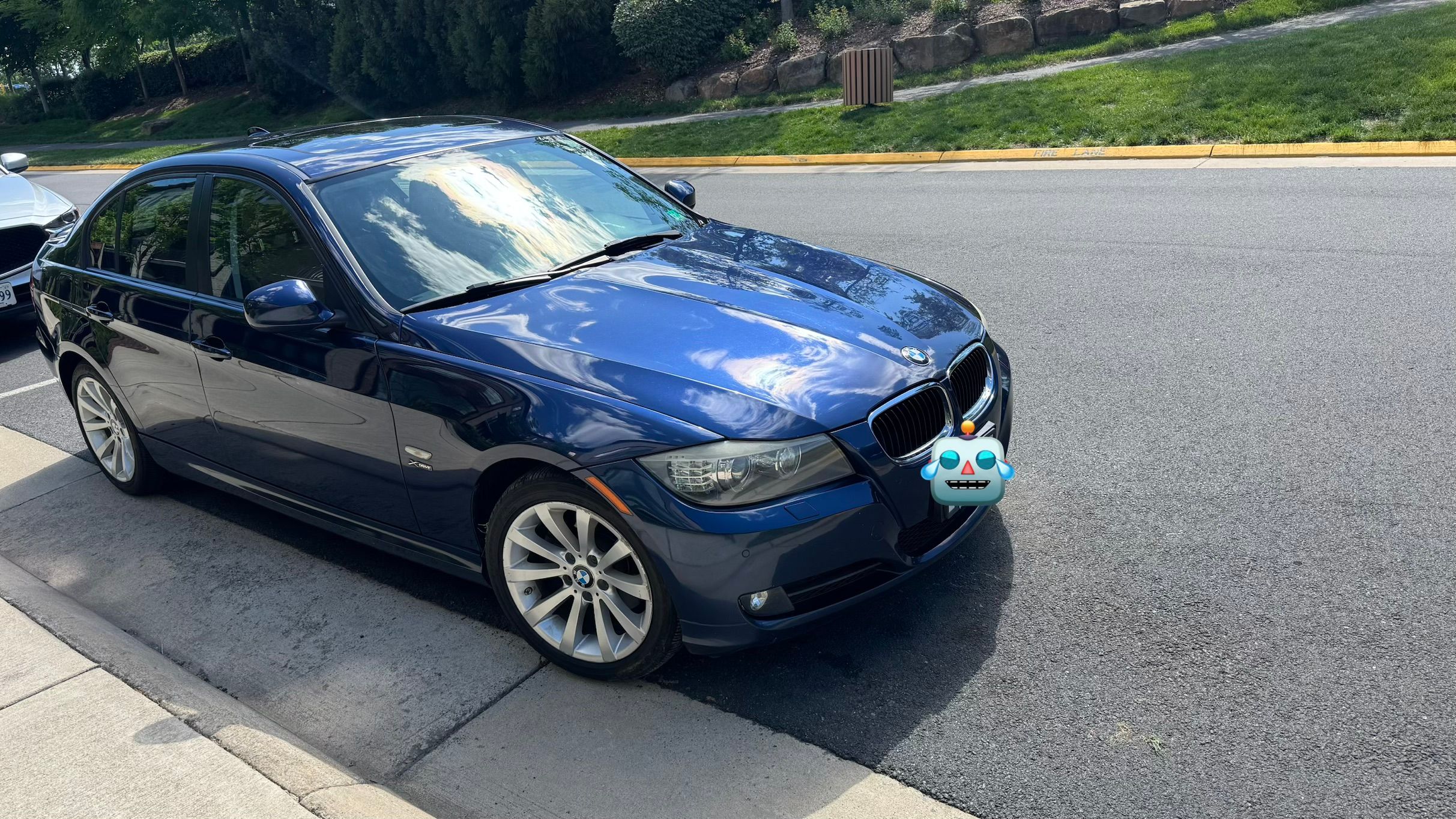 Used 2011 BMW 328i xDrive Sedan AWD/4WD image 2