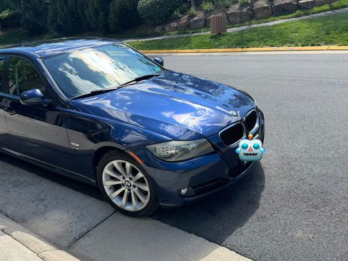 Used 2011 BMW 328i xDrive Sedan AWD/4WD image 2