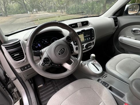 Used 2016 Kia Soul EV image 22
