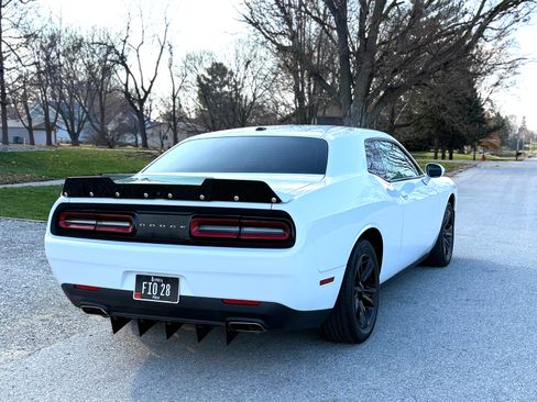 Used 2018 Dodge Challenger SXT image 4