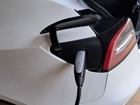 Used 2020 Tesla Model 3 Standard Range Plus RWD image 14