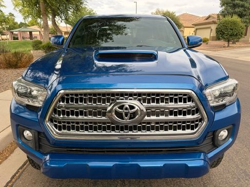 Used 2016 Toyota Tacoma TRD Sport RWD image 4