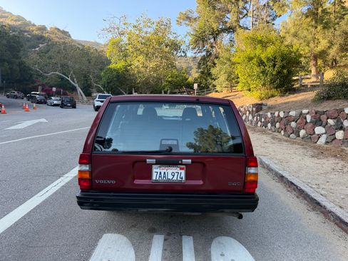 Used 1995 Volvo 940 Wagon RWD image 6