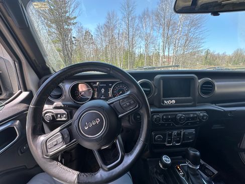 Used 2022 Jeep Gladiator Sport AWD/4WD image 4