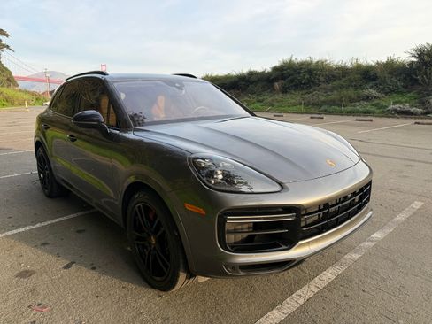 Used 2020 Porsche Cayenne Turbo image 6