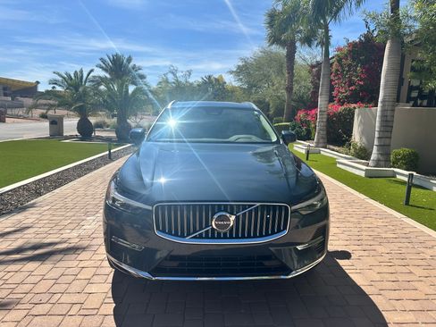 Used 2022 Volvo XC60 B5 Inscription w/ Protection Package image 2