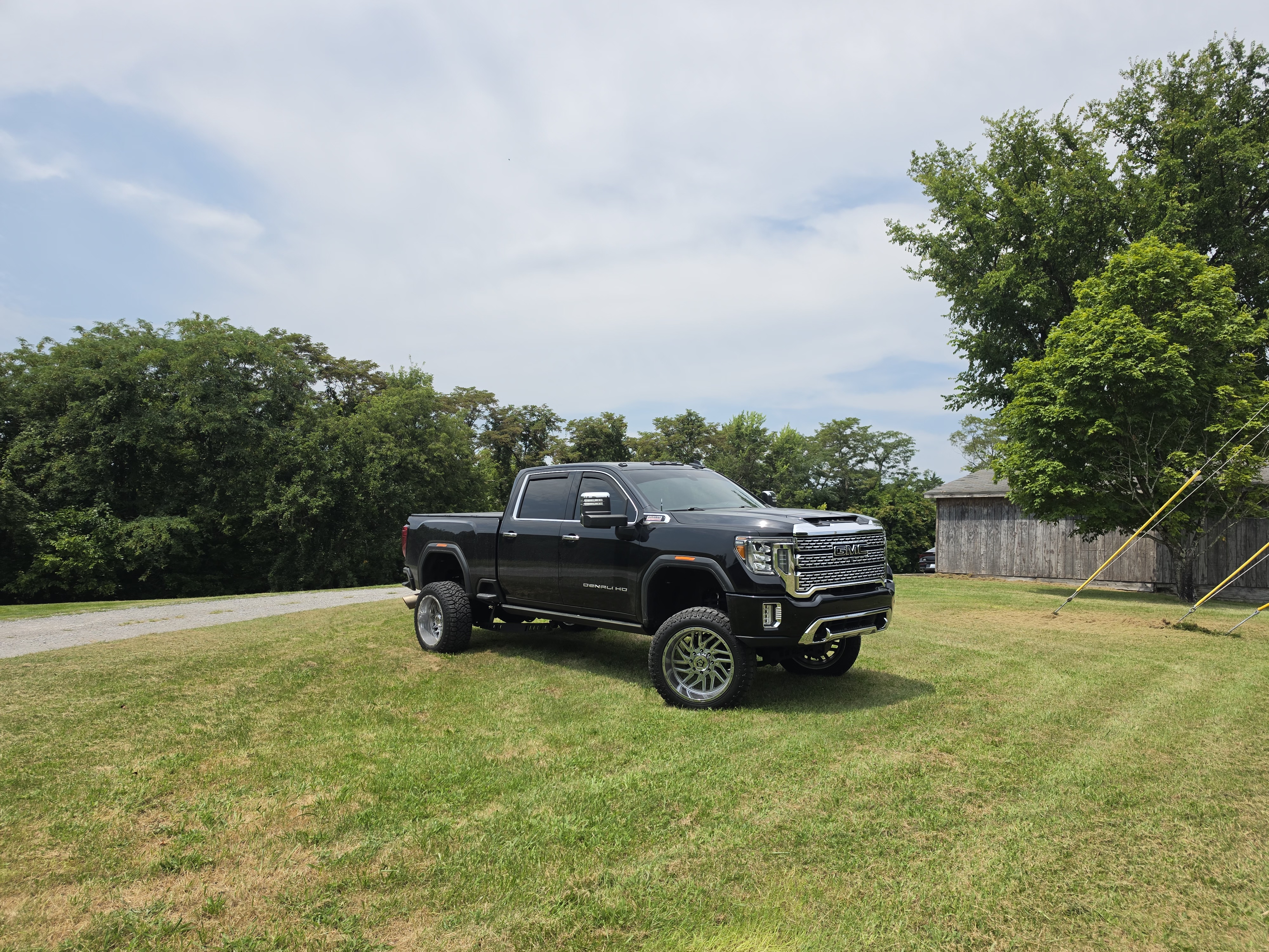 Used 2021 GMC Sierra 2500 Denali w/ Denali Black Diamond Edition AWD/4WD image 8