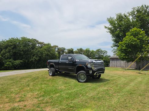Used 2021 GMC Sierra 2500 Denali w/ Denali Black Diamond Edition AWD/4WD image 8