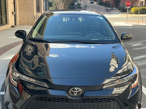 Used 2021 Toyota Corolla LE image 1