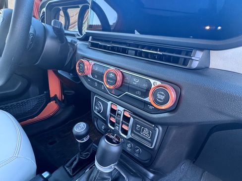 Used 2025 Jeep Wrangler Unlimited Sport AWD/4WD image 8