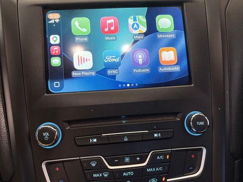 Used 2018 Ford Fusion SE w/ Equipment Group 201A FWD image 10
